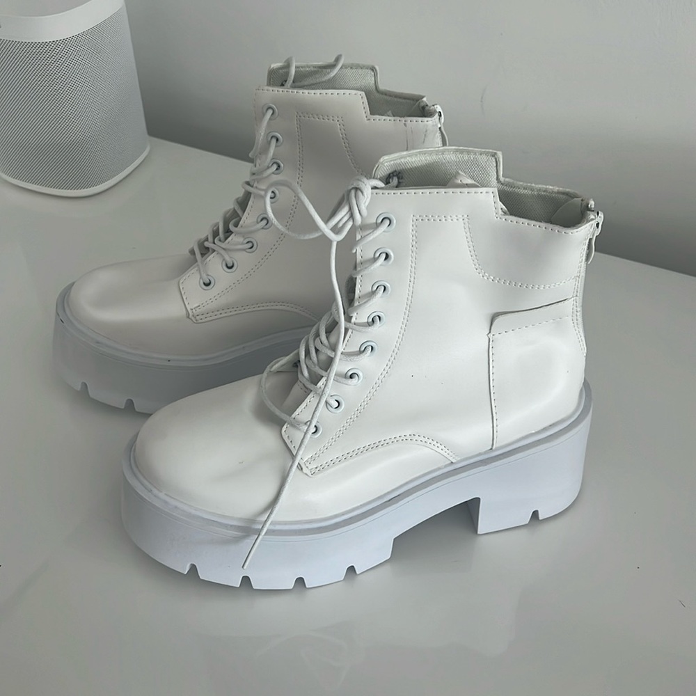 NWT size 38 (7) white lightweight platform boots